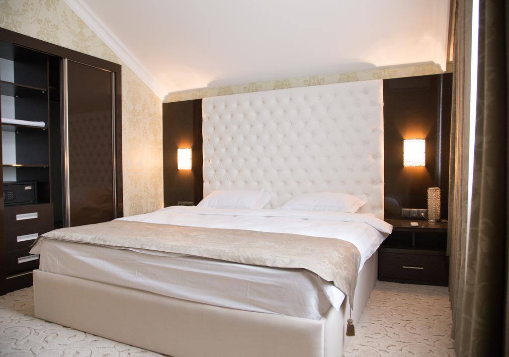 Premier Hotel Biskek Kültér fotó