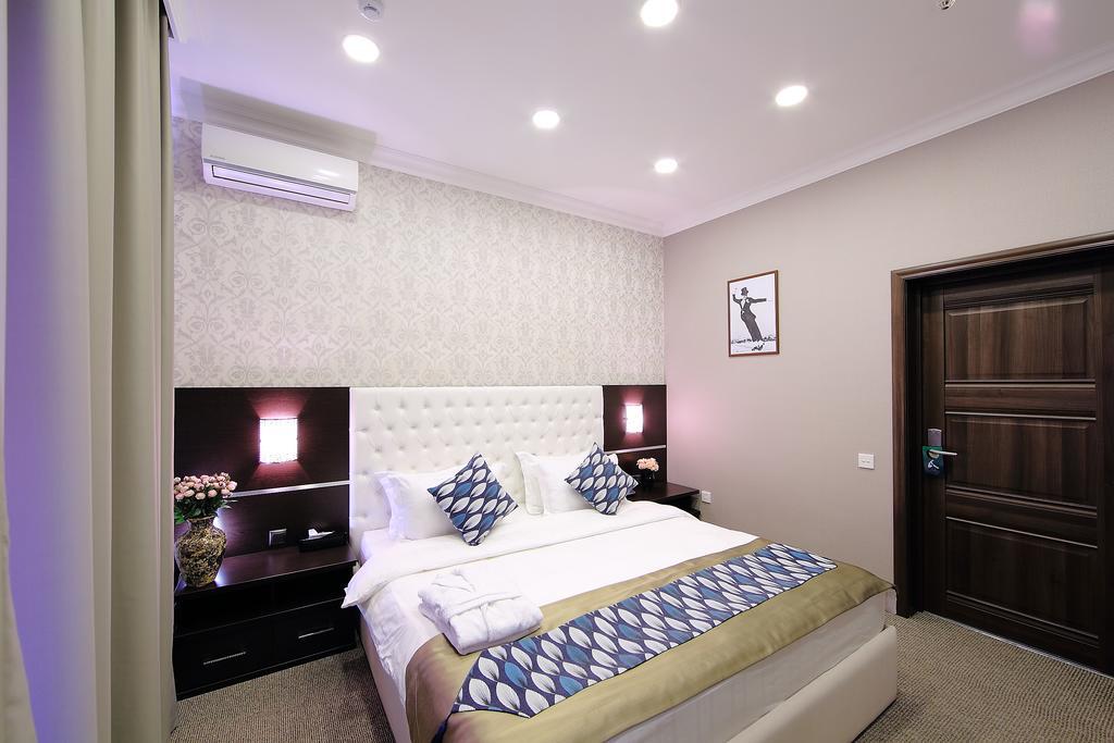 Premier Hotel Biskek Kültér fotó