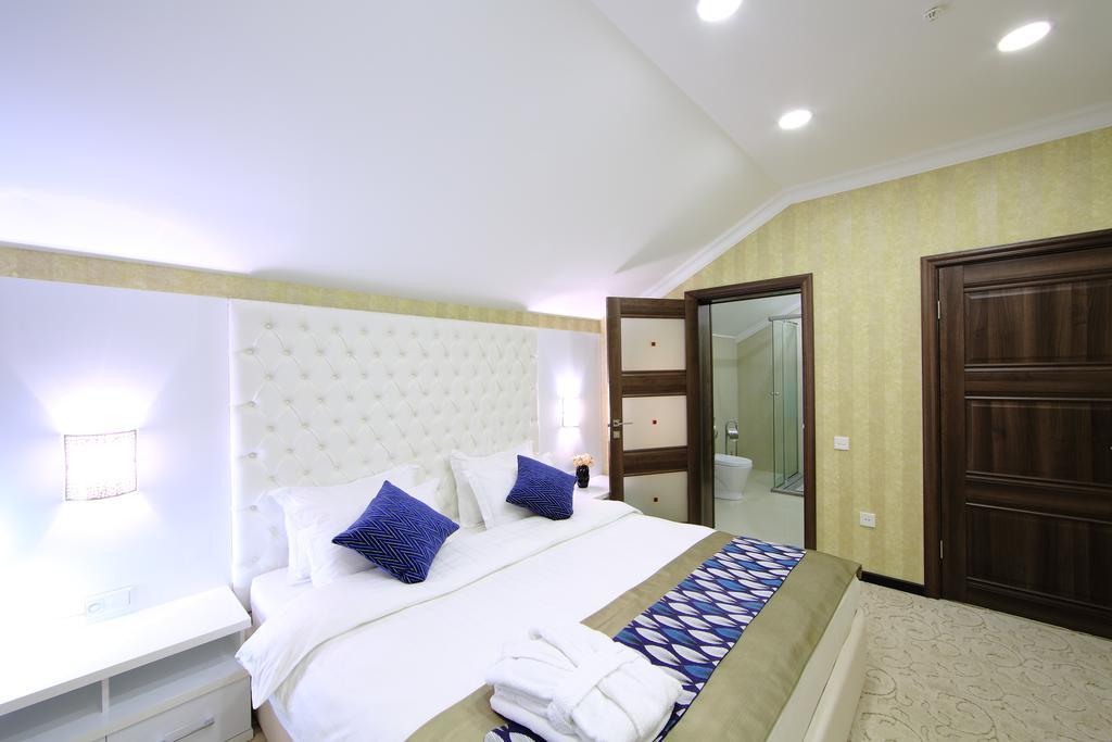 Premier Hotel Biskek Kültér fotó