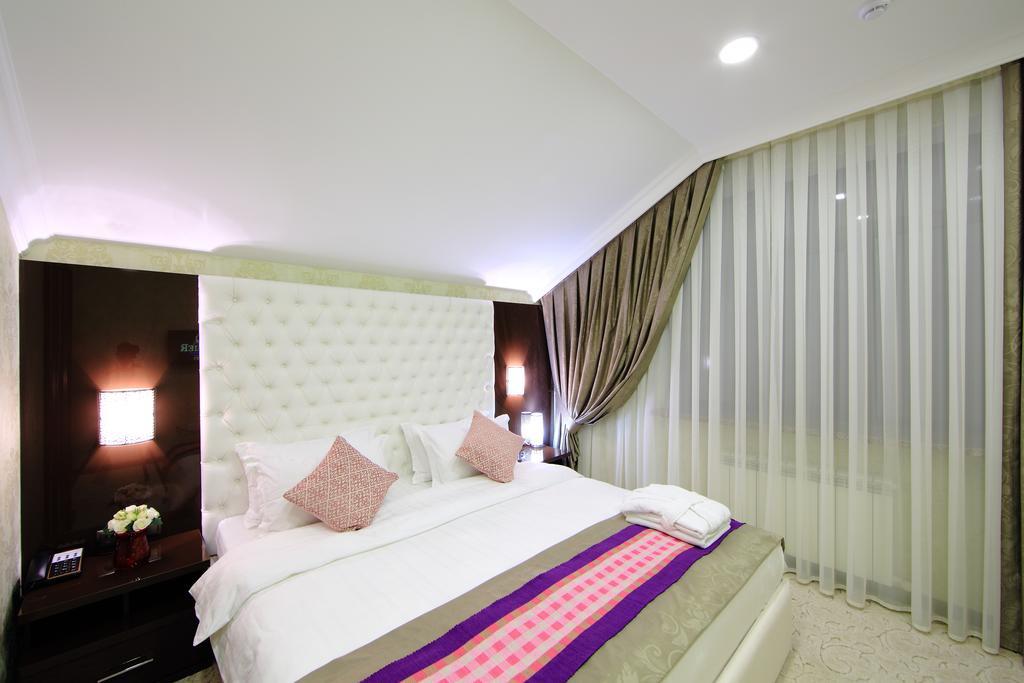 Premier Hotel Biskek Kültér fotó