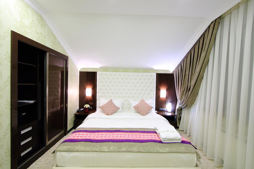 Premier Hotel Biskek Kültér fotó