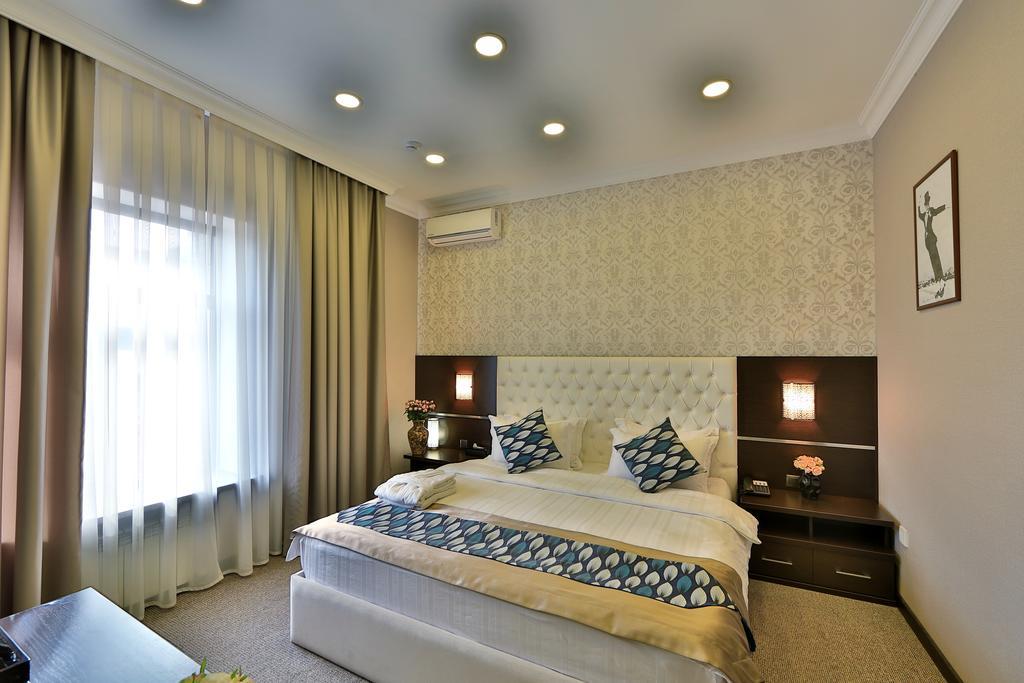 Premier Hotel Biskek Kültér fotó