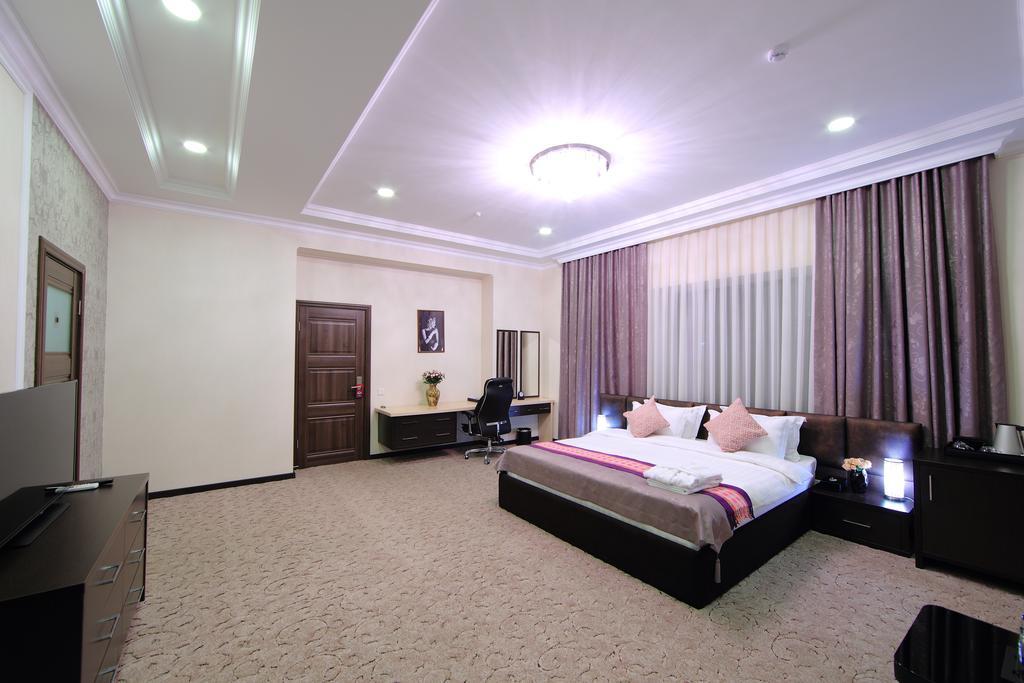 Premier Hotel Biskek Kültér fotó