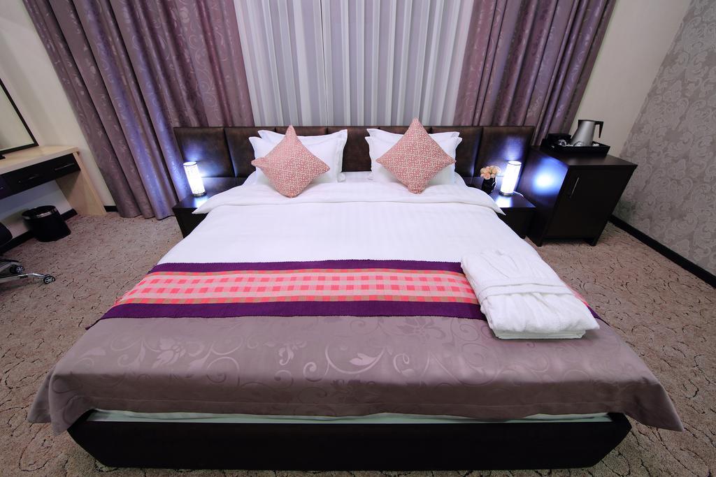 Premier Hotel Biskek Kültér fotó