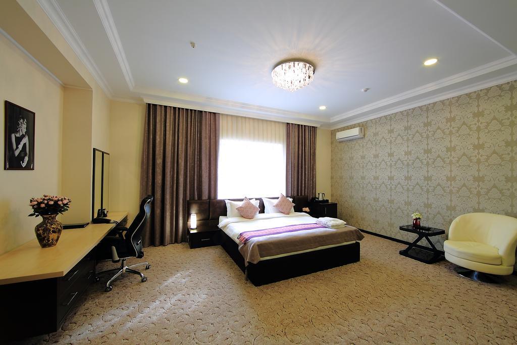 Premier Hotel Biskek Kültér fotó
