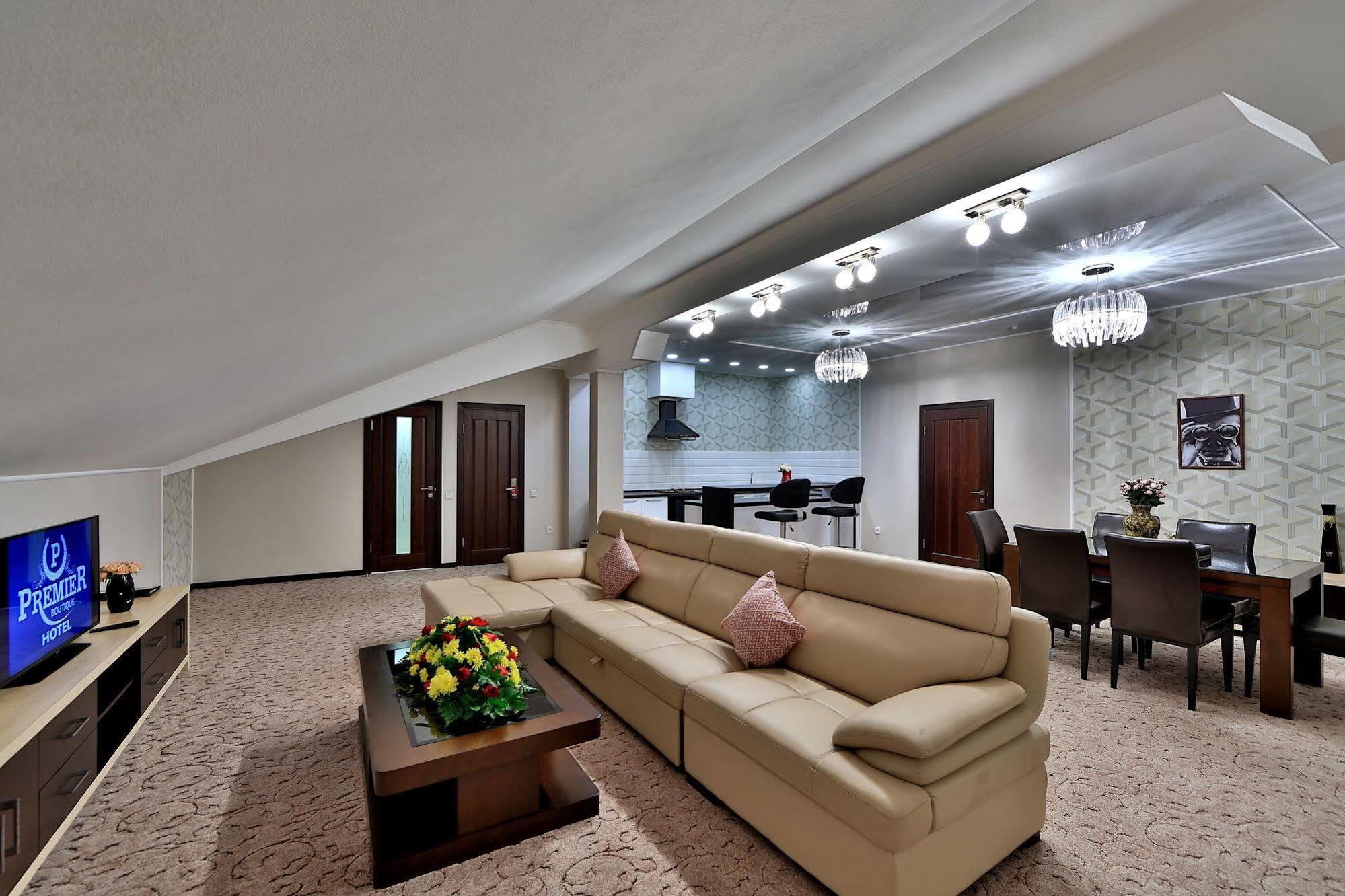 Premier Hotel Biskek Kültér fotó