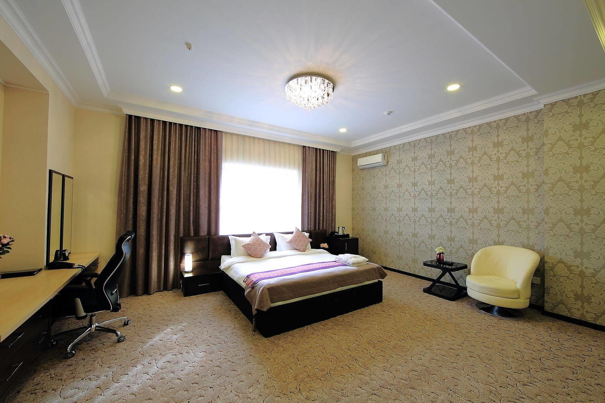 Premier Hotel Biskek Kültér fotó