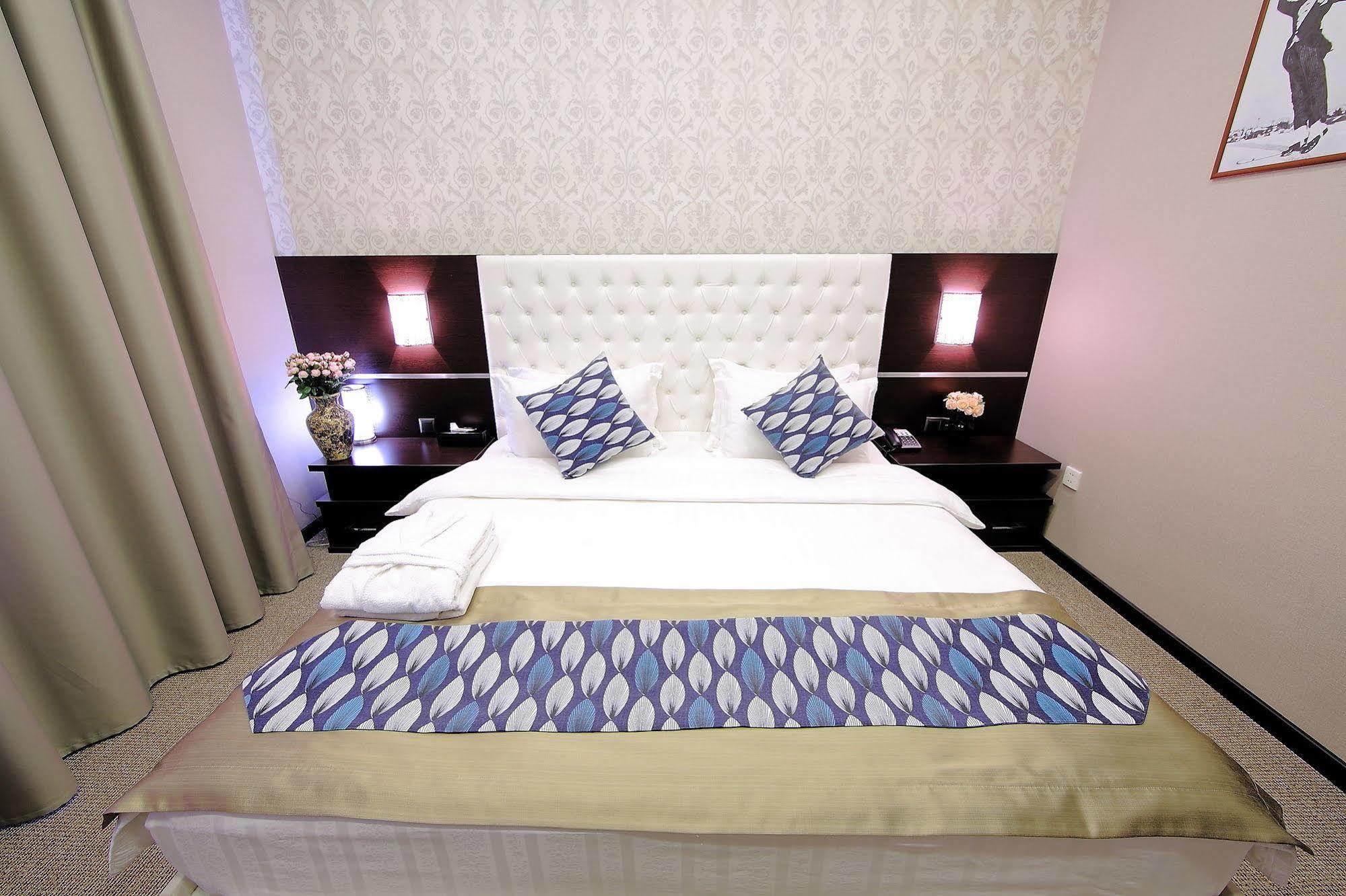 Premier Hotel Biskek Kültér fotó