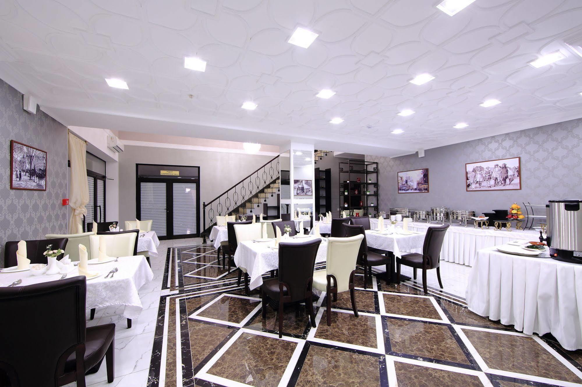 Premier Hotel Biskek Kültér fotó