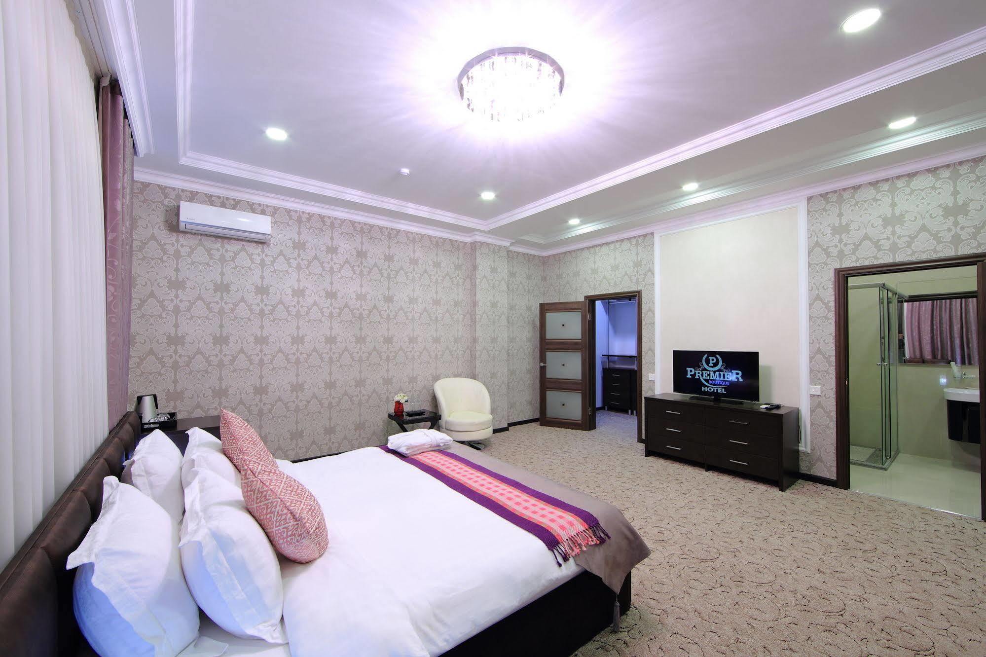 Premier Hotel Biskek Kültér fotó